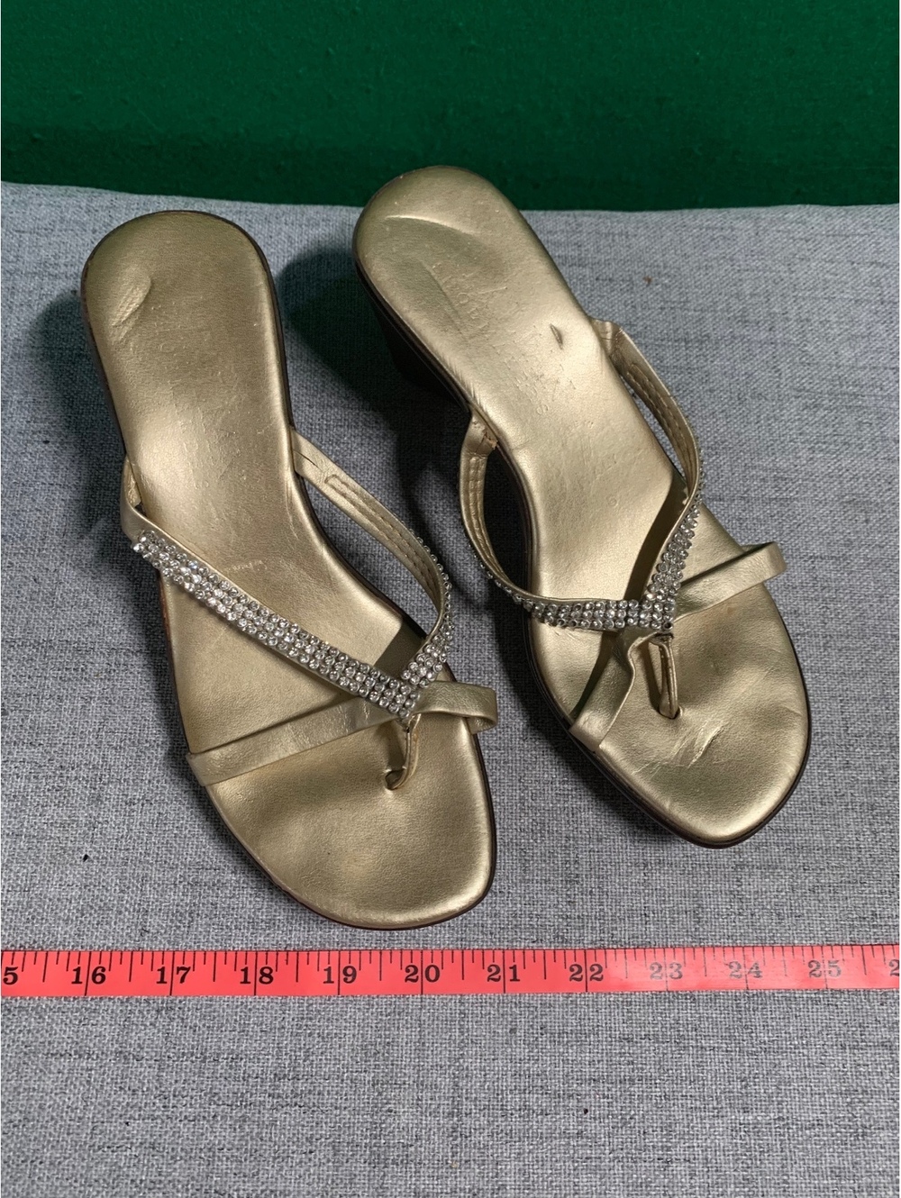 Bandolino gold rhinestone thong sandals